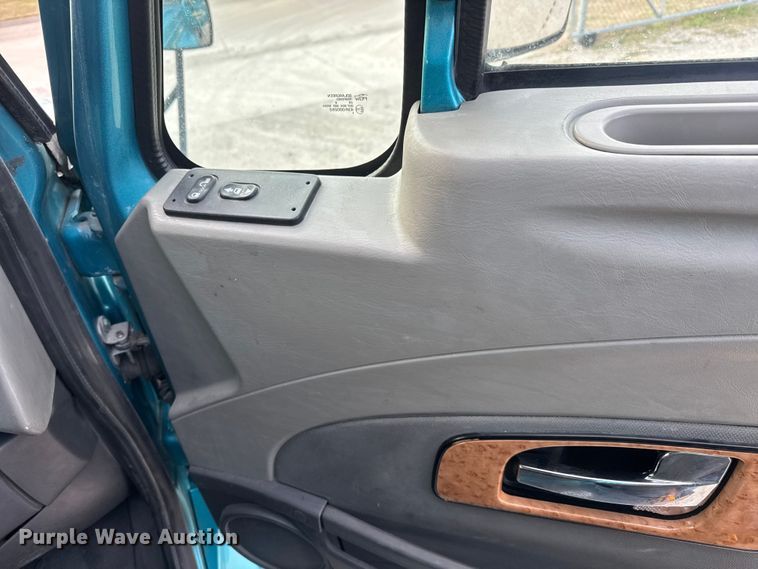 image for item ET4058 2017 International ProStar Plus semi truck