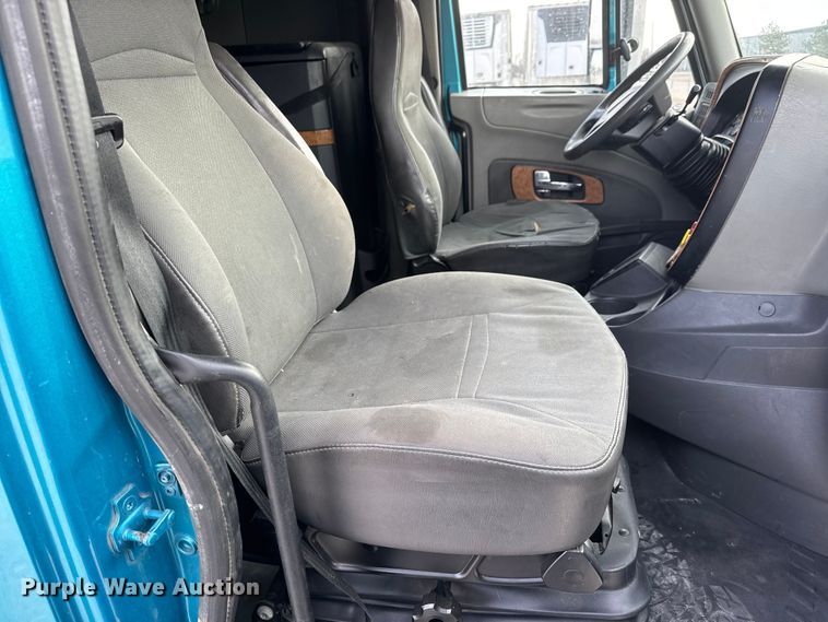 image for item ET4058 2017 International ProStar Plus semi truck