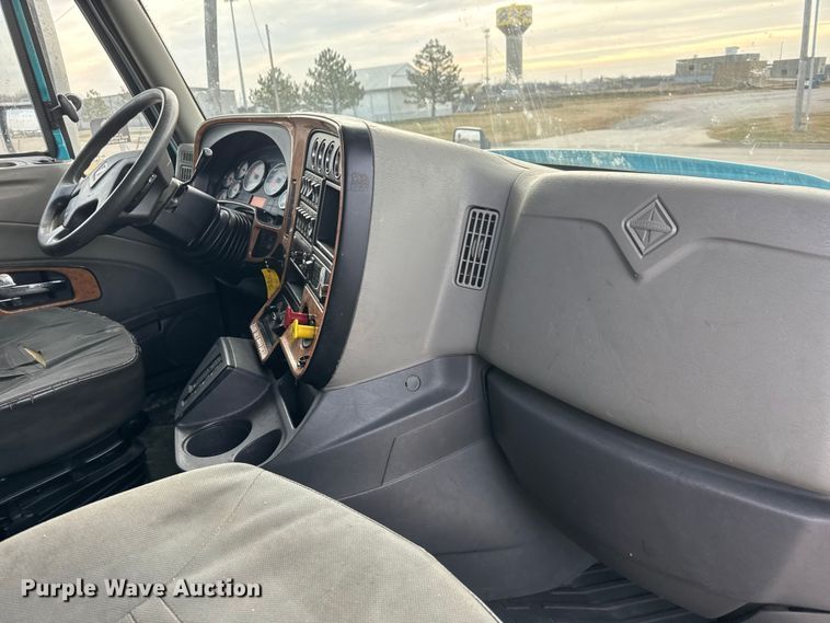 image for item ET4058 2017 International ProStar Plus semi truck