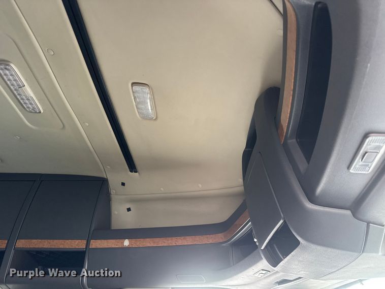 image for item ET4058 2017 International ProStar Plus semi truck