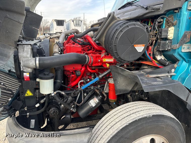 image for item ET4058 2017 International ProStar Plus semi truck