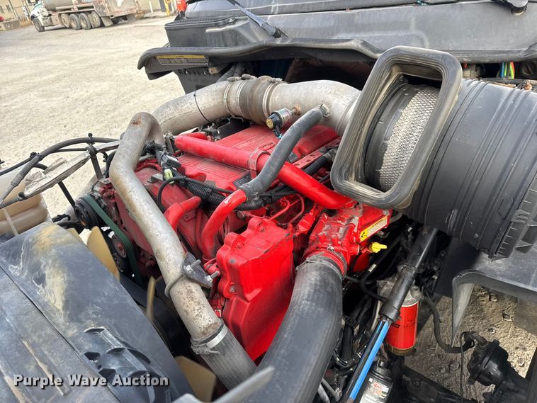 image for item ET4058 2017 International ProStar Plus semi truck