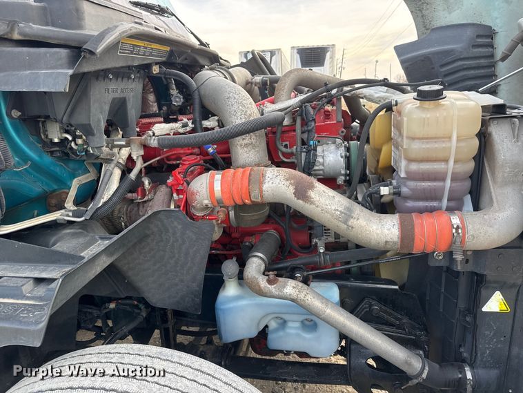 image for item ET4058 2017 International ProStar Plus semi truck