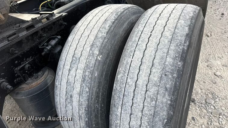 image for item ET4058 2017 International ProStar Plus semi truck