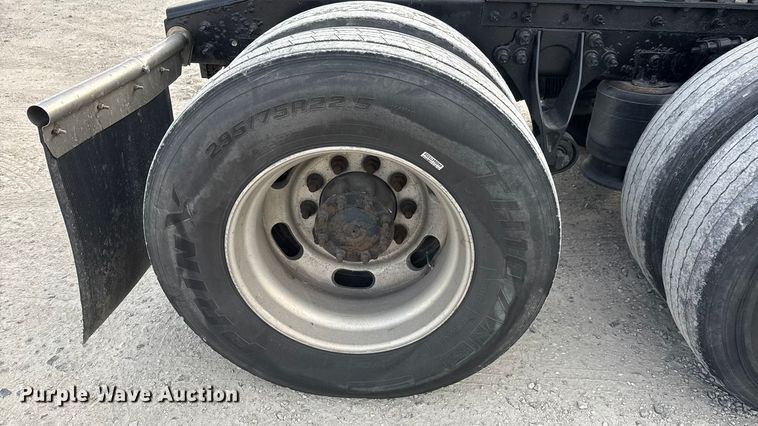 image for item ET4058 2017 International ProStar Plus semi truck