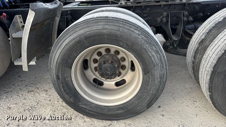 image for item ET4058 2017 International ProStar Plus semi truck