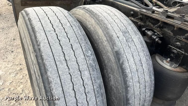 image for item ET4058 2017 International ProStar Plus semi truck