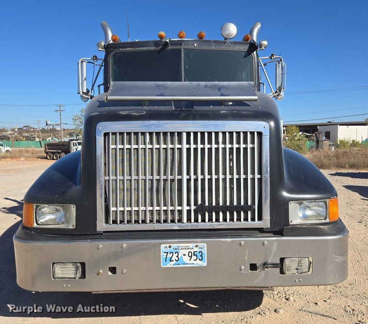 image for item ET5252 1994 International 9400 semi truck