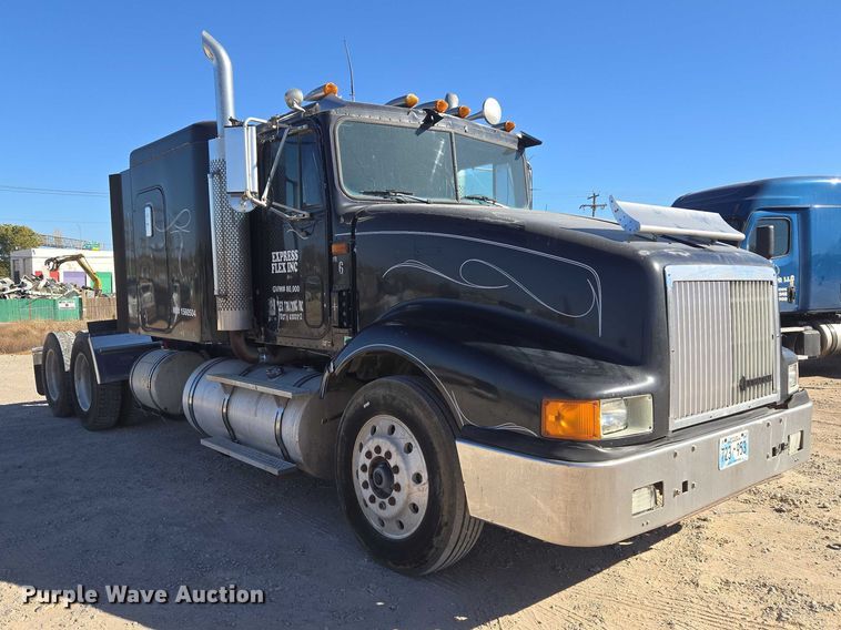 image for item ET5252 1994 International 9400 semi truck