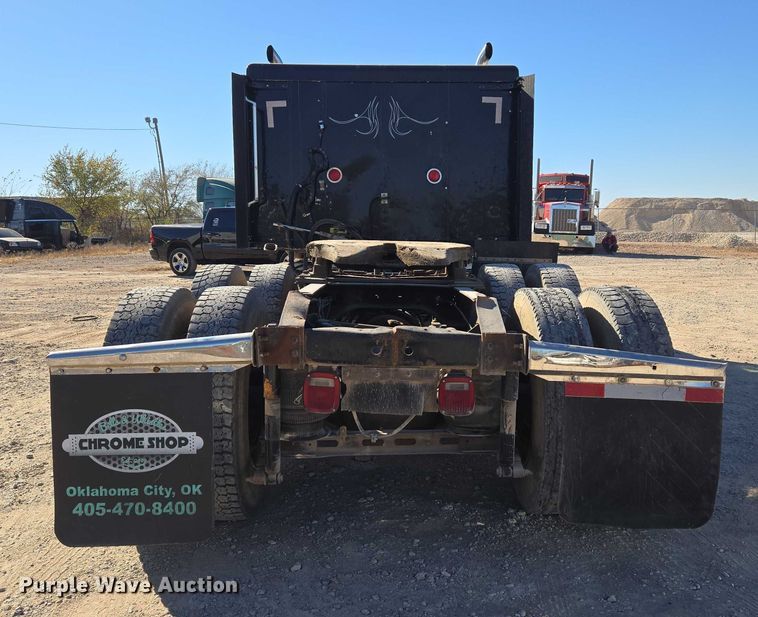 image for item ET5252 1994 International 9400 semi truck