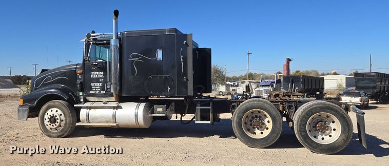 image for item ET5252 1994 International 9400 semi truck