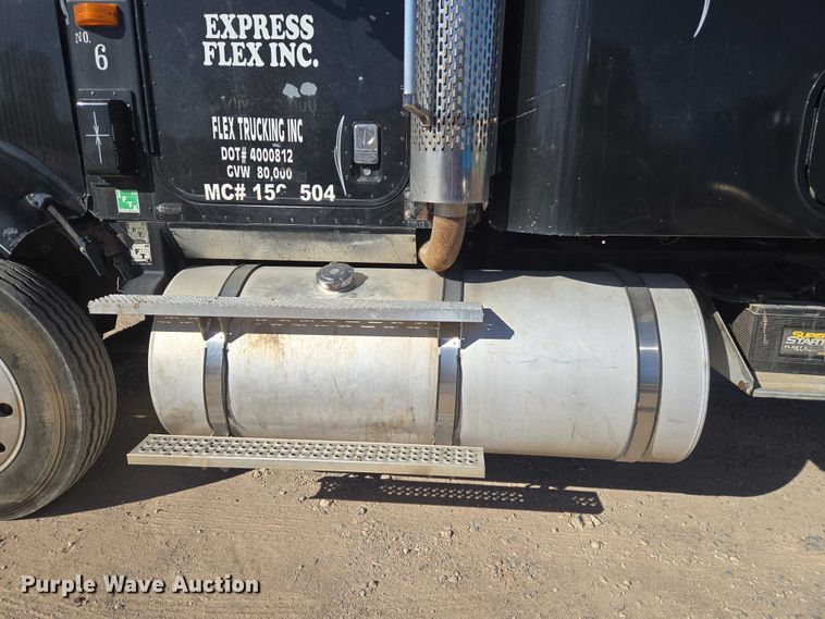 image for item ET5252 1994 International 9400 semi truck