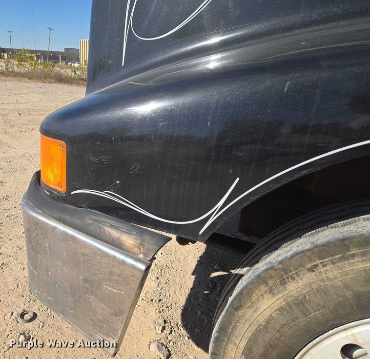 image for item ET5252 1994 International 9400 semi truck