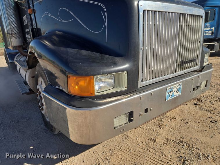 image for item ET5252 1994 International 9400 semi truck