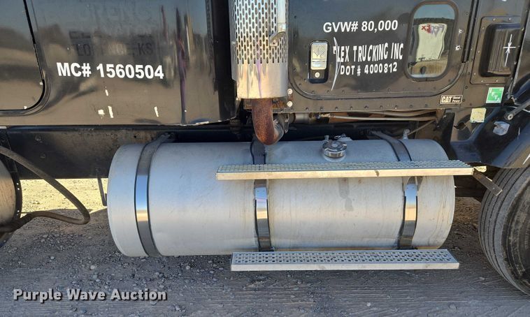 image for item ET5252 1994 International 9400 semi truck