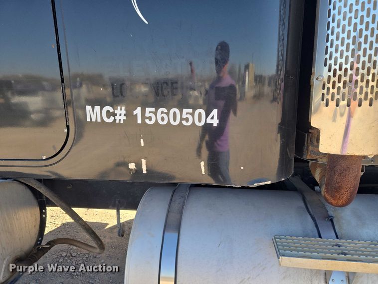 image for item ET5252 1994 International 9400 semi truck