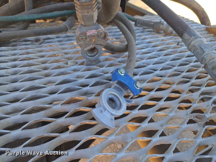 image for item ET5252 1994 International 9400 semi truck