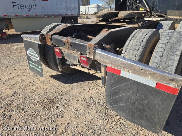 image for item ET5252 1994 International 9400 semi truck