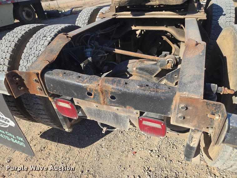 image for item ET5252 1994 International 9400 semi truck