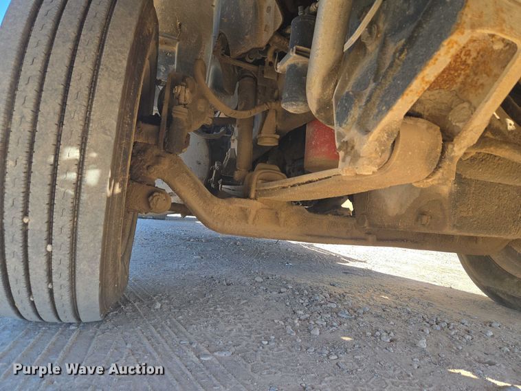 image for item ET5252 1994 International 9400 semi truck