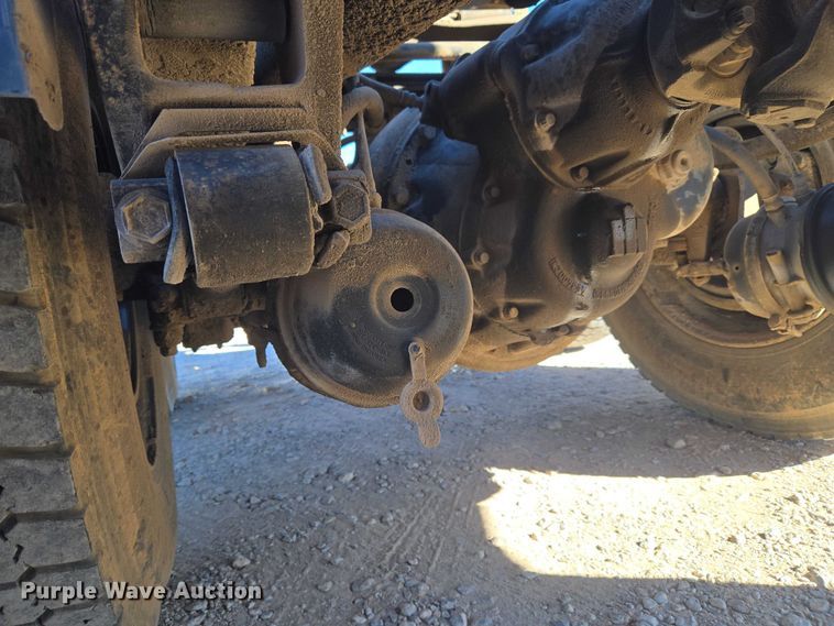 image for item ET5252 1994 International 9400 semi truck