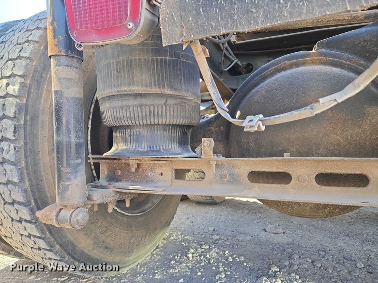 image for item ET5252 1994 International 9400 semi truck