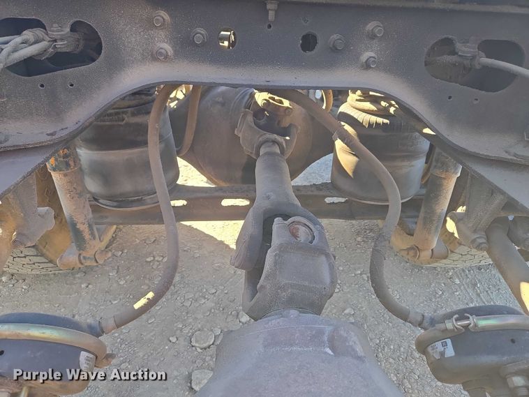 image for item ET5252 1994 International 9400 semi truck