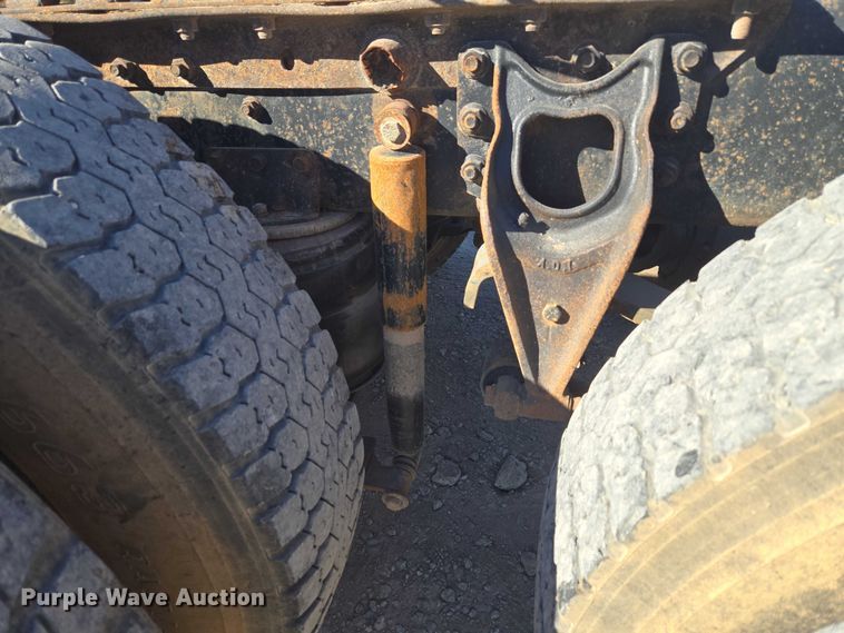 image for item ET5252 1994 International 9400 semi truck