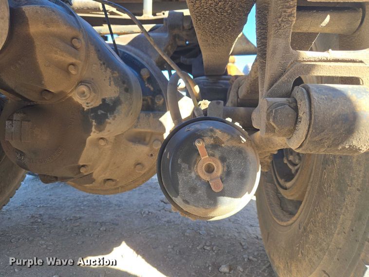 image for item ET5252 1994 International 9400 semi truck