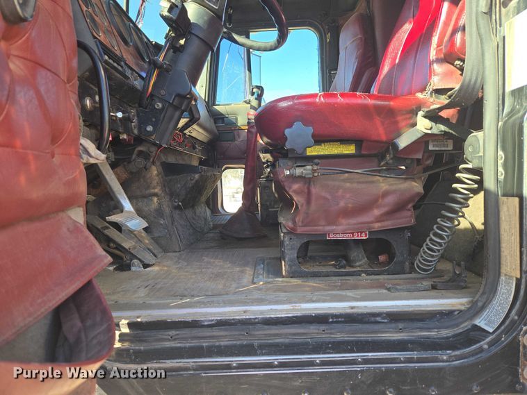 image for item ET5252 1994 International 9400 semi truck