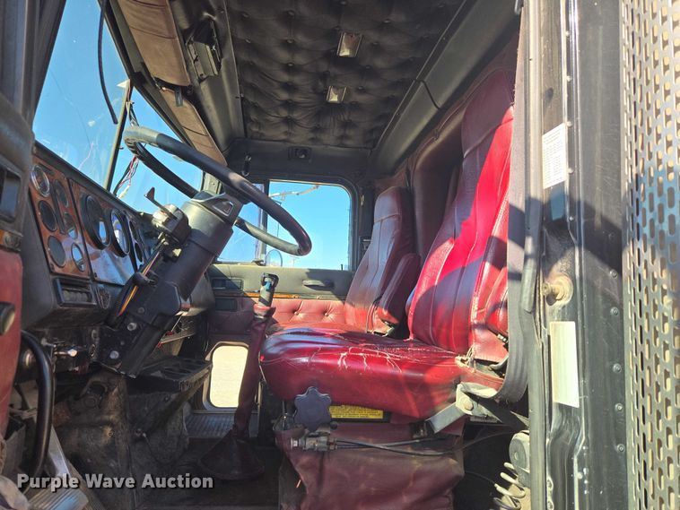 image for item ET5252 1994 International 9400 semi truck