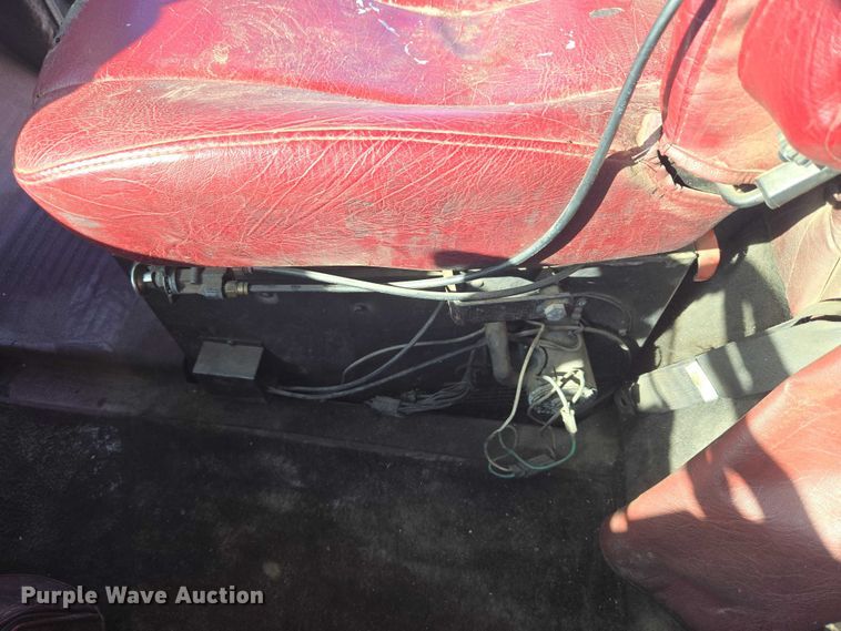 image for item ET5252 1994 International 9400 semi truck