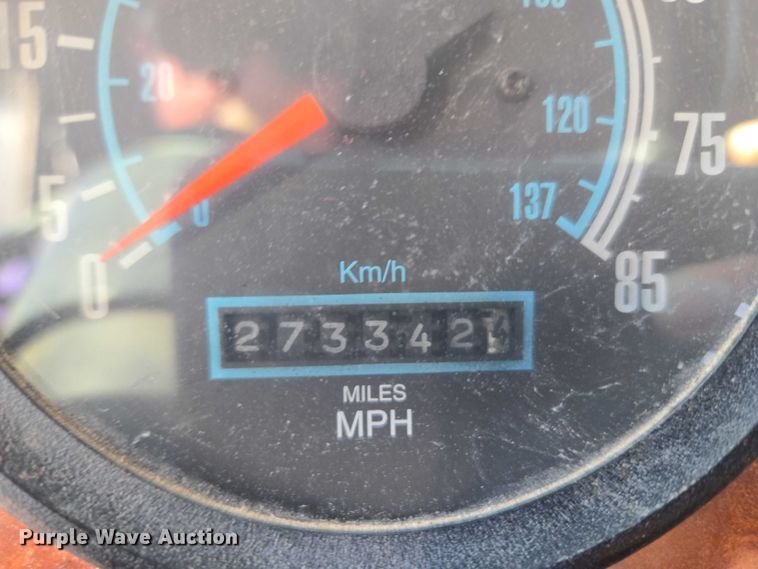 image for item ET5252 1994 International 9400 semi truck