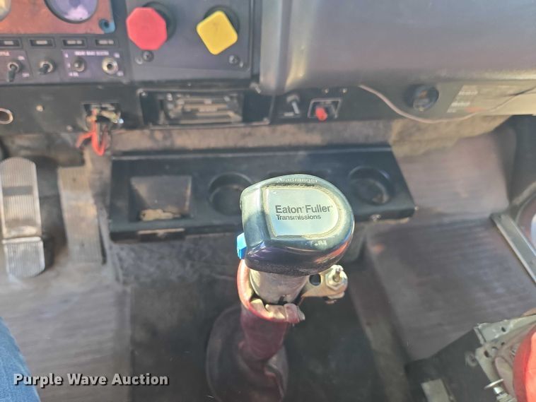 image for item ET5252 1994 International 9400 semi truck