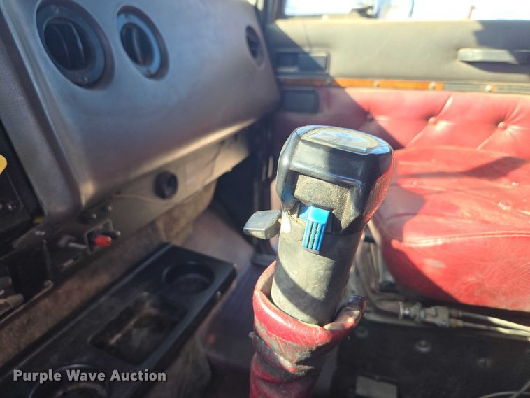 image for item ET5252 1994 International 9400 semi truck