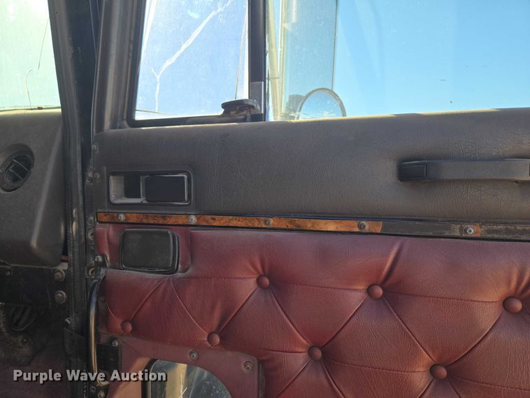 image for item ET5252 1994 International 9400 semi truck