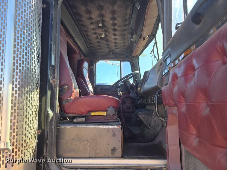 image for item ET5252 1994 International 9400 semi truck