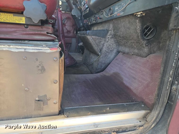 image for item ET5252 1994 International 9400 semi truck