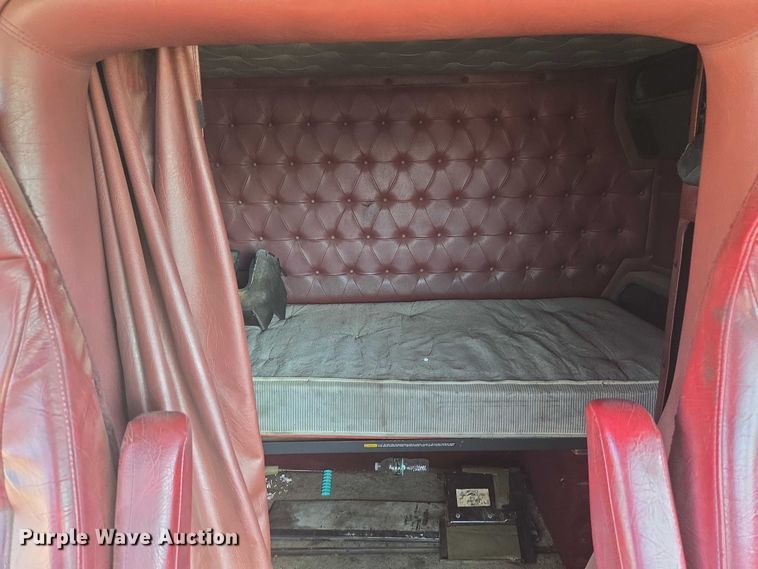 image for item ET5252 1994 International 9400 semi truck