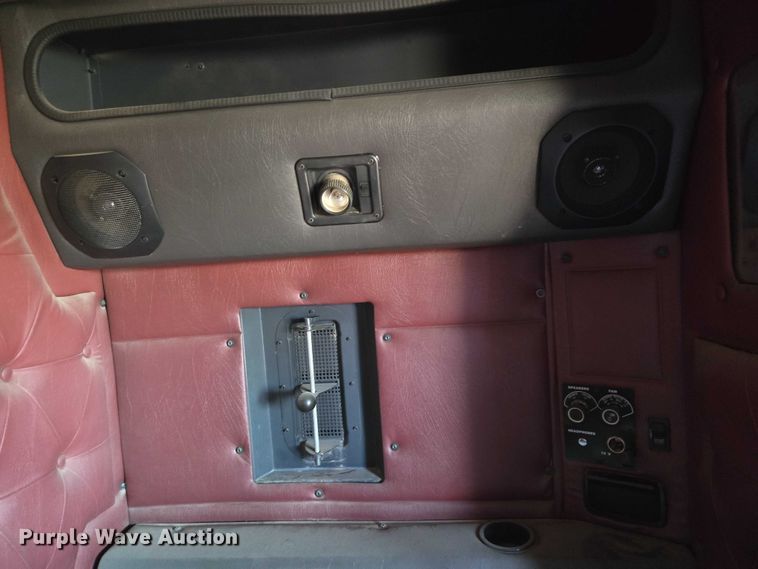 image for item ET5252 1994 International 9400 semi truck