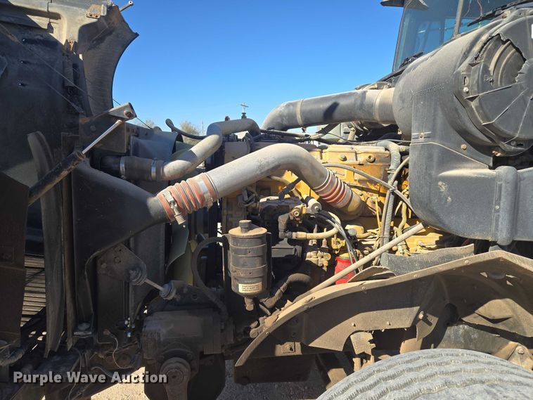 image for item ET5252 1994 International 9400 semi truck