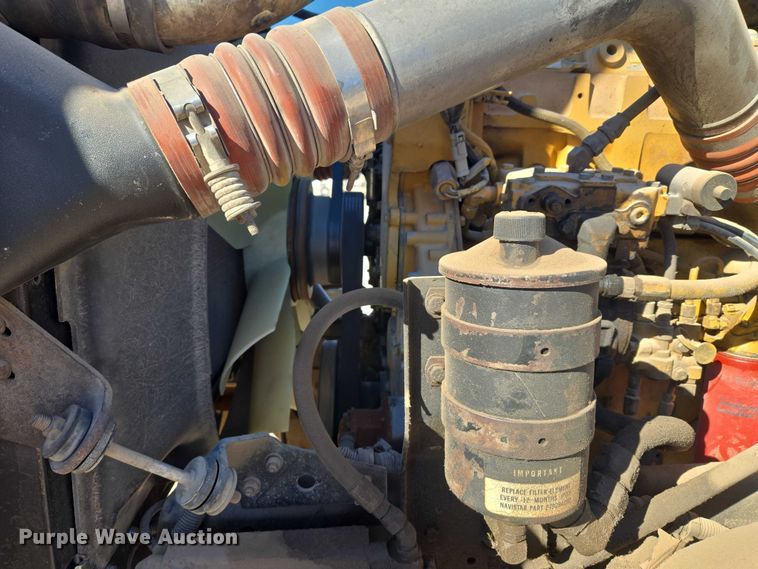 image for item ET5252 1994 International 9400 semi truck