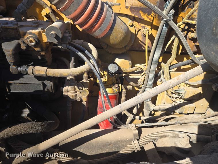 image for item ET5252 1994 International 9400 semi truck