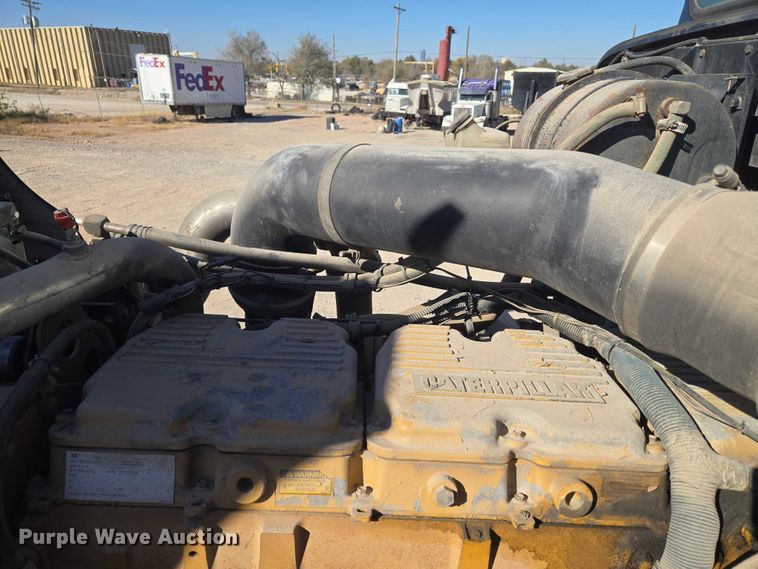 image for item ET5252 1994 International 9400 semi truck