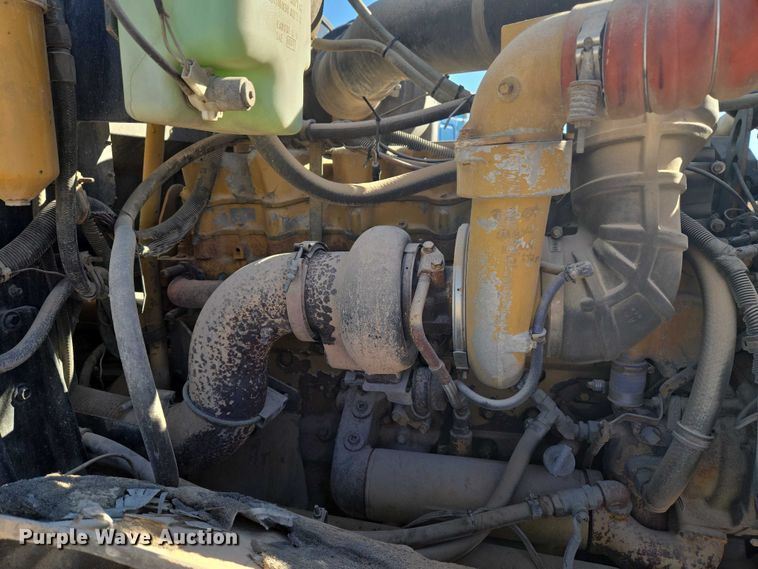 image for item ET5252 1994 International 9400 semi truck