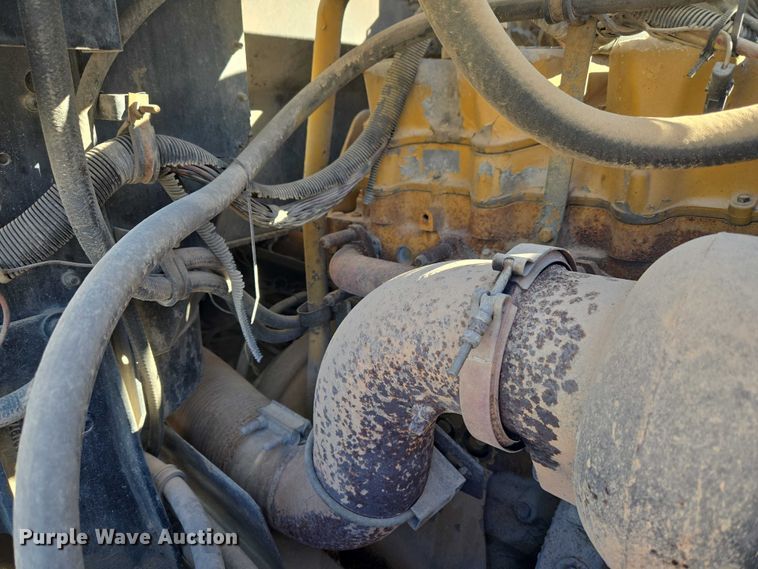 image for item ET5252 1994 International 9400 semi truck