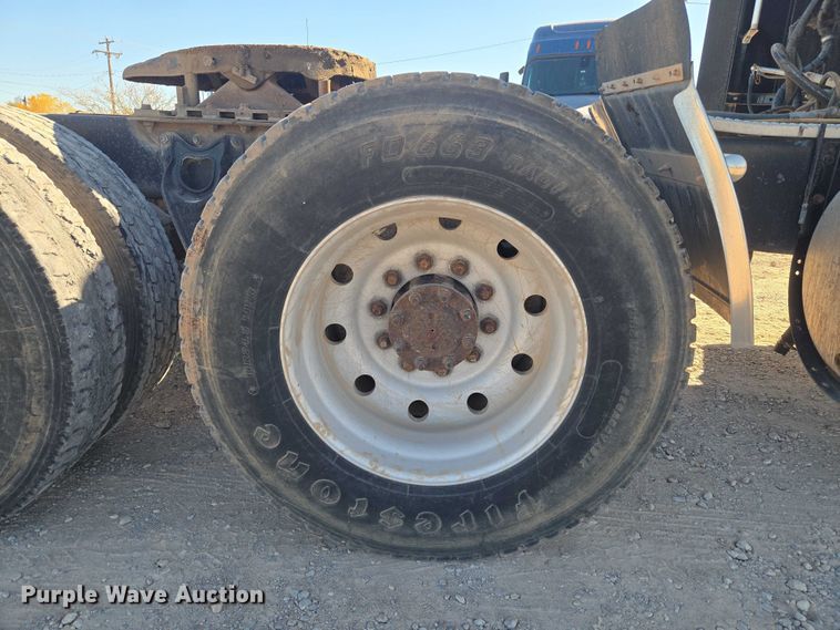 image for item ET5252 1994 International 9400 semi truck