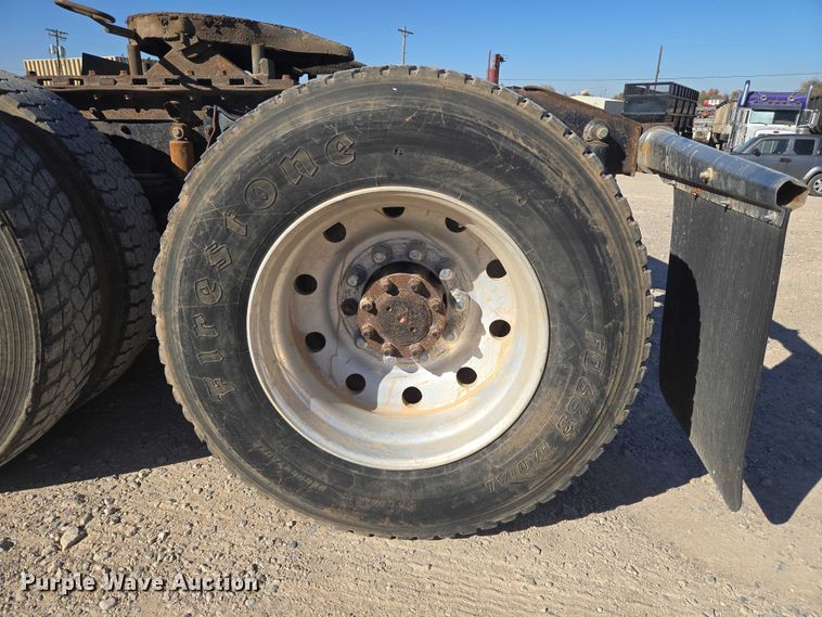 image for item ET5252 1994 International 9400 semi truck