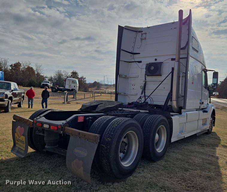 image for item ET5355 2012 Volvo Truck VNL semi truck