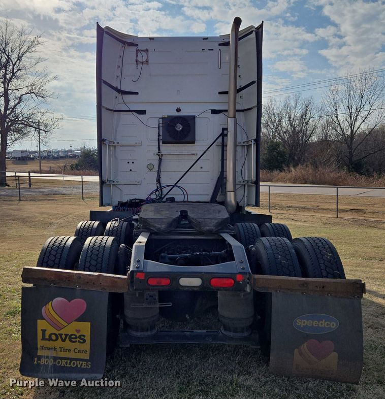 image for item ET5355 2012 Volvo Truck VNL semi truck